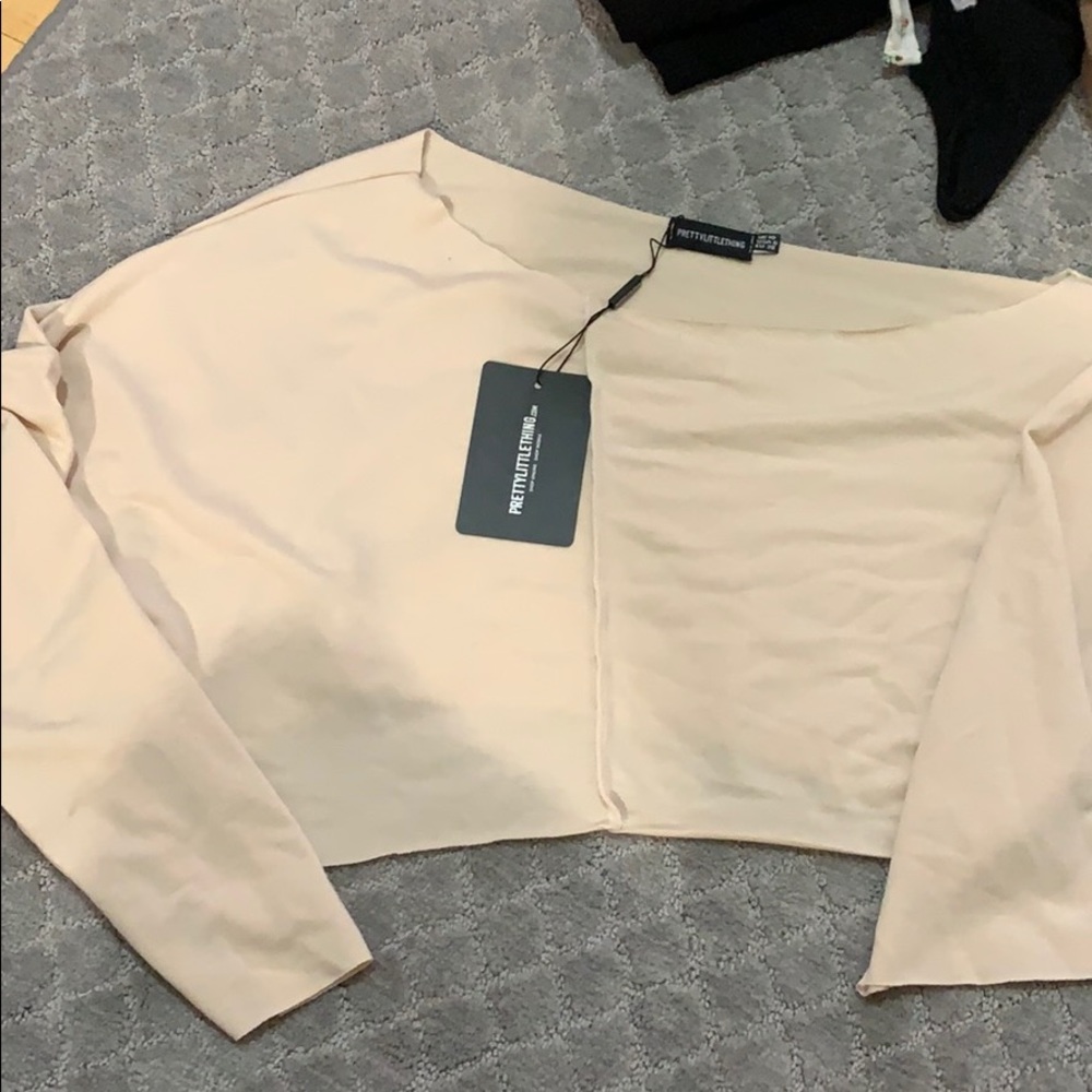 Off shoulder sand long sleeve